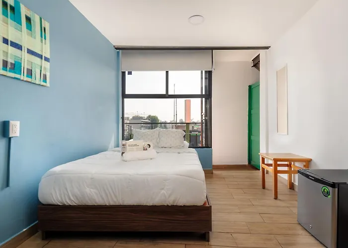 Colmena Monterrey Hotel 3*